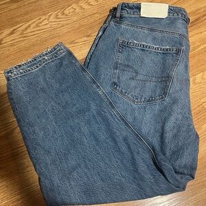 American Eagle mom Jean 18 Short V-Rise